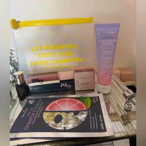 Mystery Beauty Bundle - All NEW - Worth $87 up to $120 - Picture 3 of 4